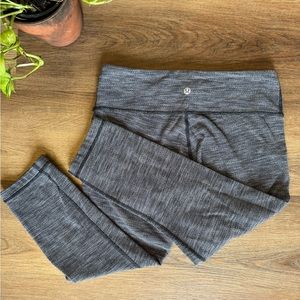 Lululemon Size 6 heather gray leggings 3/4 length